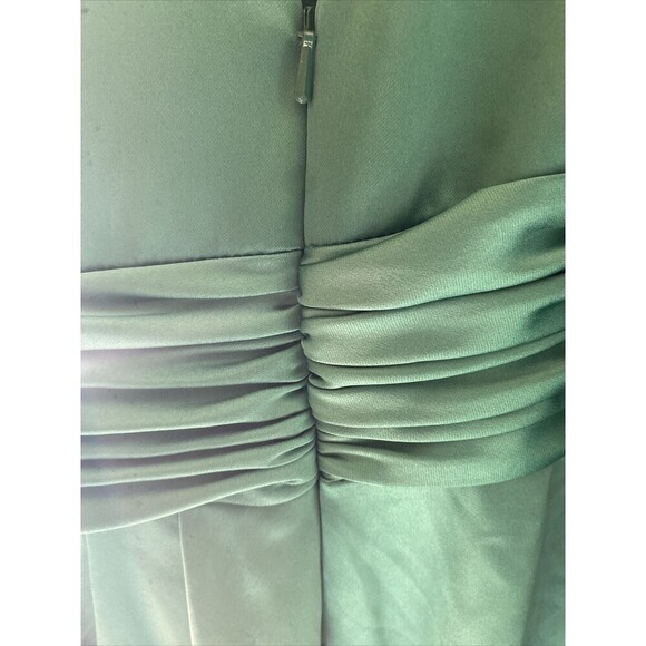 Mac Duggal Gown Size 12 In An Emerald Green! NWT! Be The Bell Of The Ball! - Picture 8 of 16